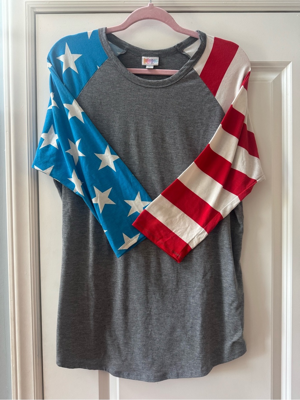 LuLaRoe Women’s Long-Sleeve Raglan RandyTee Gray with Red & Blue Flag Sleeves